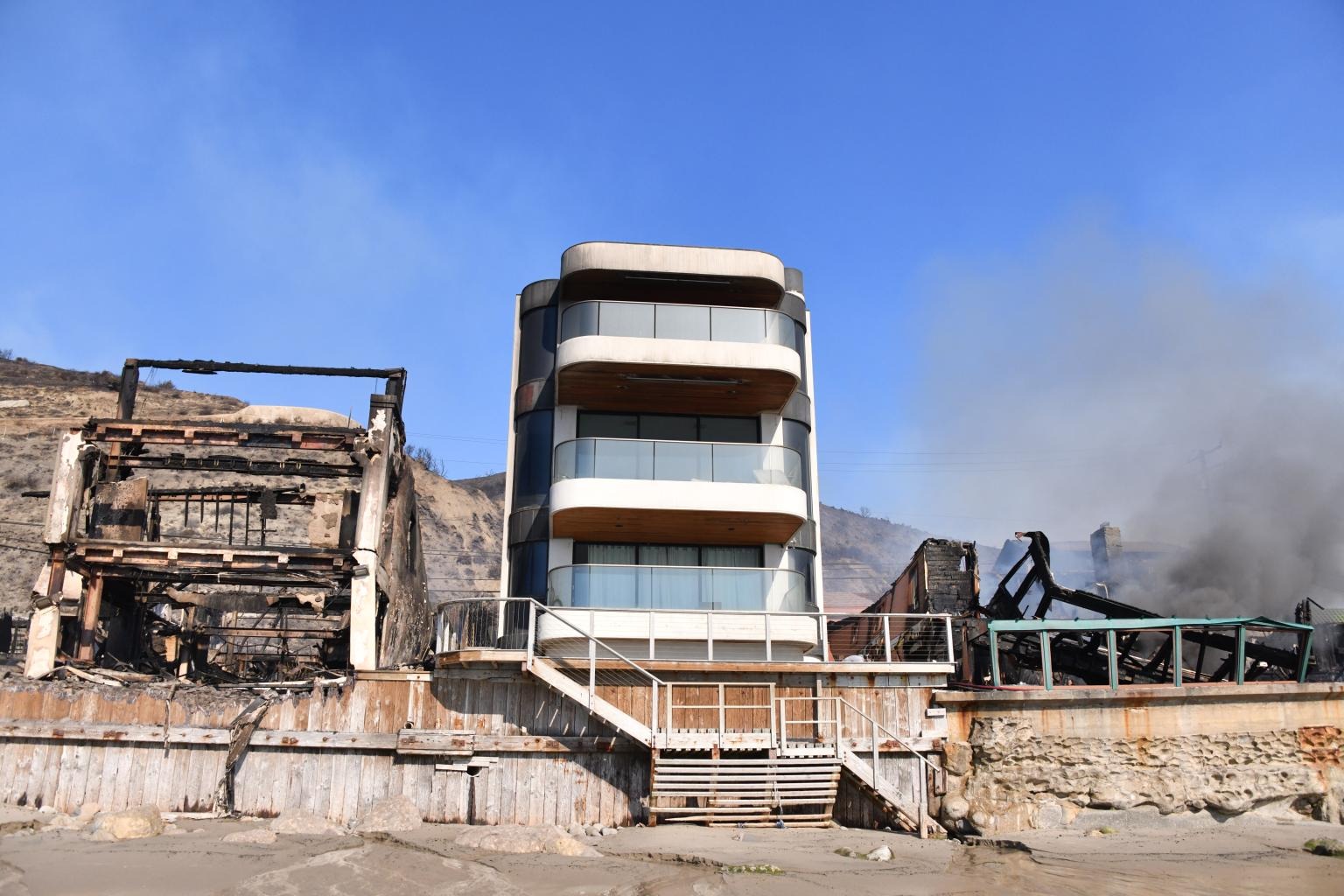 He said his apartment was specially built to withstand earthquakes.